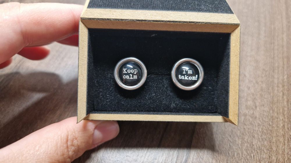 Vand butoni din argint cu mesaj