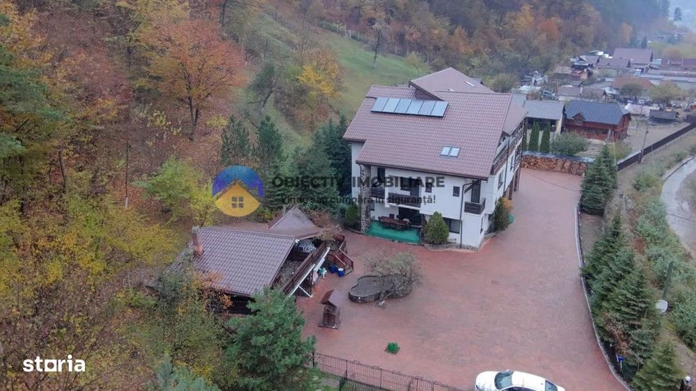 Casa cu posibilitate transformare in pensiune si teren de vanzare Piat