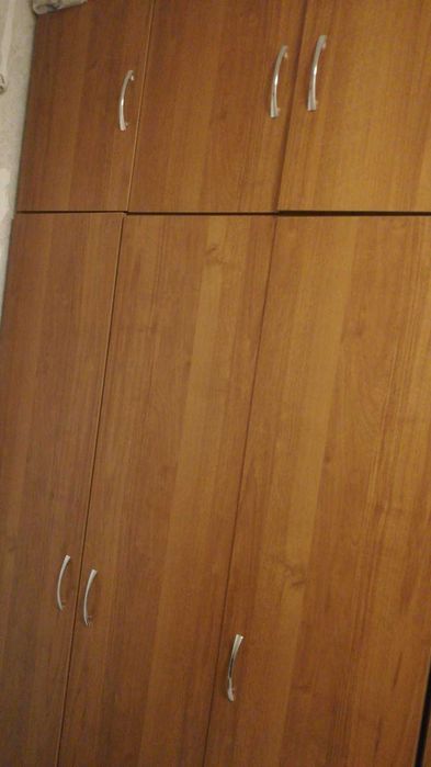 Трикрилни гардероби с надстройки. Цена 200лв за брой.