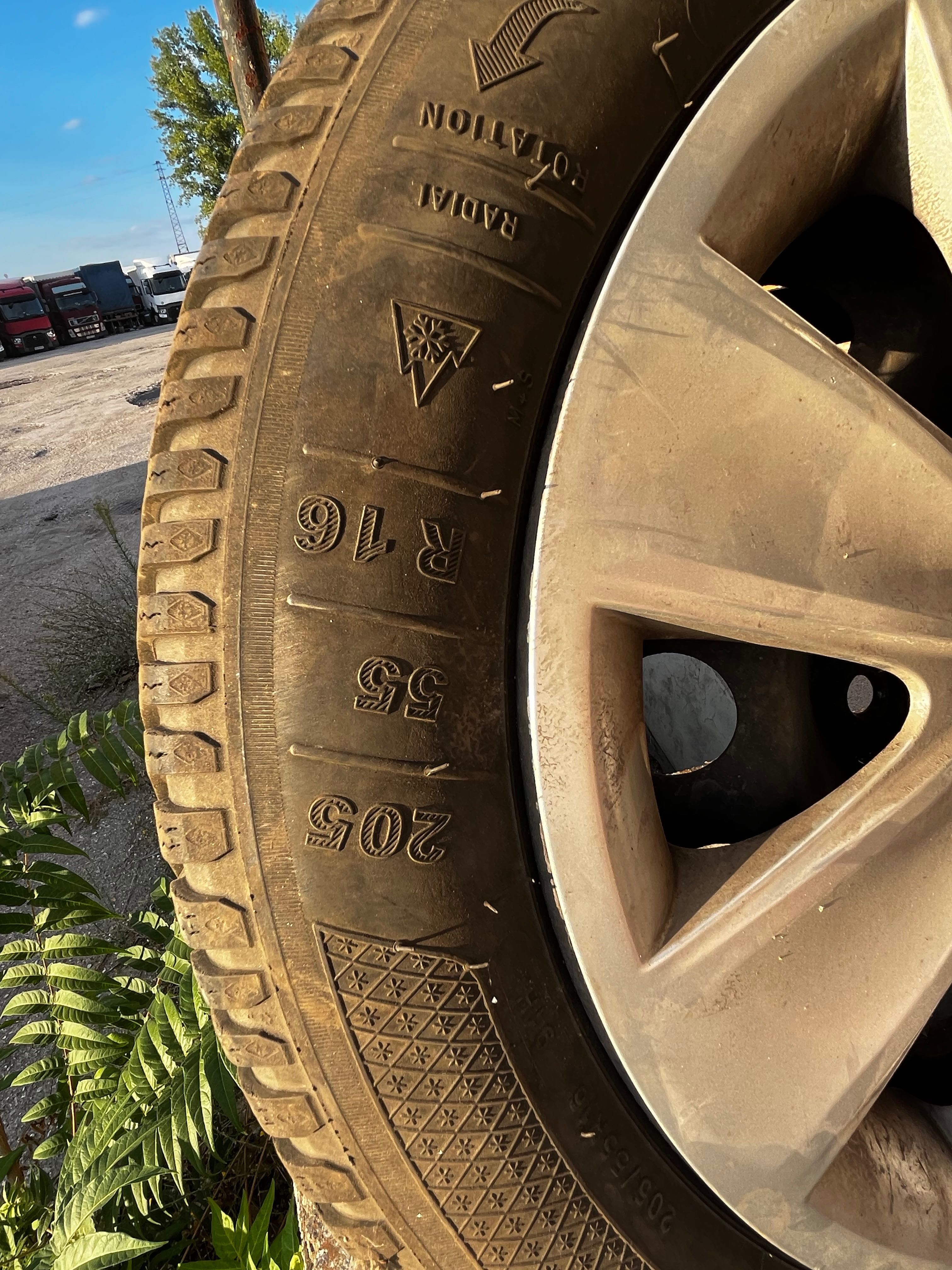 Комплект Зимни гуми Kleber 205/55/16, ориг.джанти и тасове BMW E9X,E8X