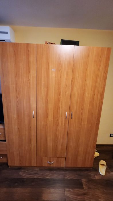 Продавам обзавеждане за стая