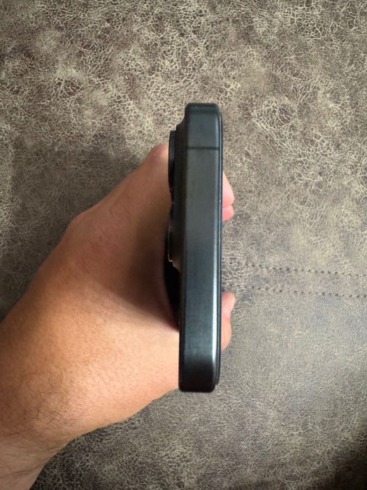 Продавам iPhone 15 Pro, 256 Gb, 89%, идеален