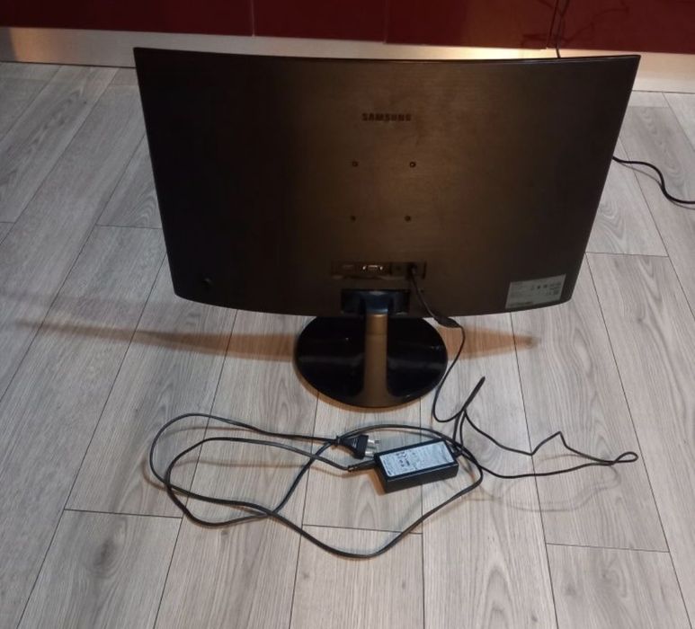 Vand Monitor Curbat Gaming de 27" Samsung