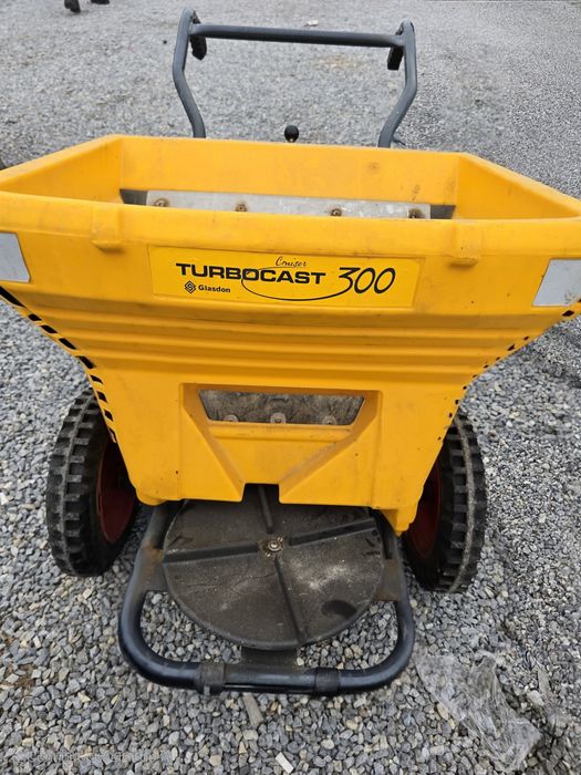 Mașină Împrăștiat Profesională GLASDON TURBOCAST 300 (52L/66KG) - S