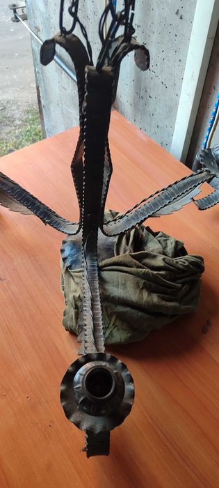 Продавам два броя полюлеи от ковано желязо.