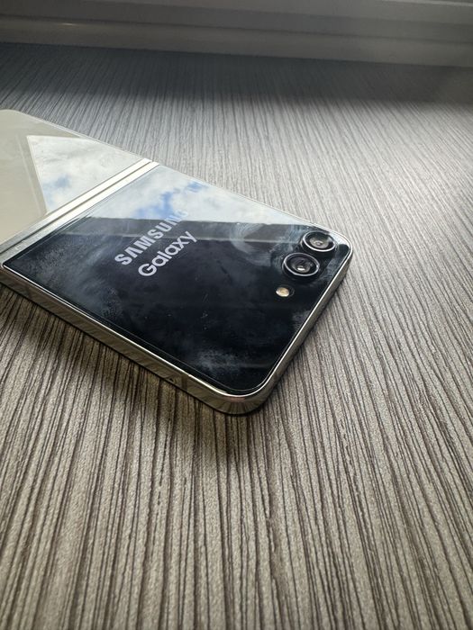 Samsung galaxy z flip 5