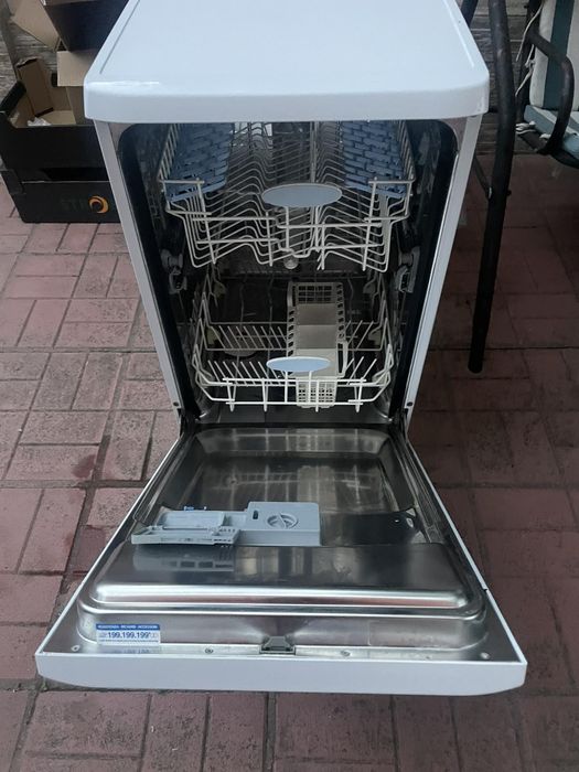 Съдомиялна Indesit
