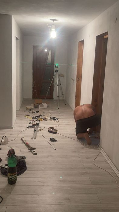 Executam construcții