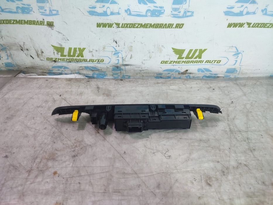 Buton avarii 93700-d7100 Hyundai Tucson 3 [2015 - 2020] 2.0 crdi D4HA