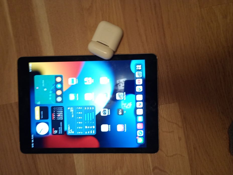 iPad Air 2 plus AirPods