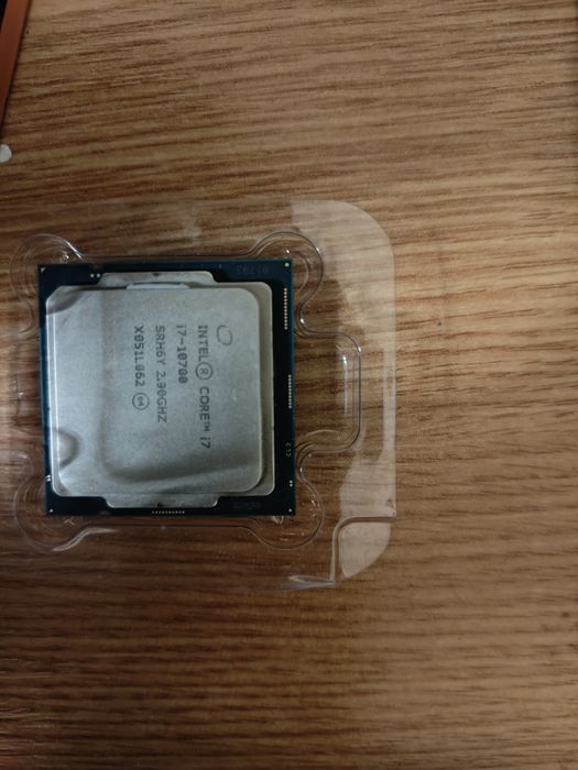 Vând procesor Intel i7 10700 Transport gratuit