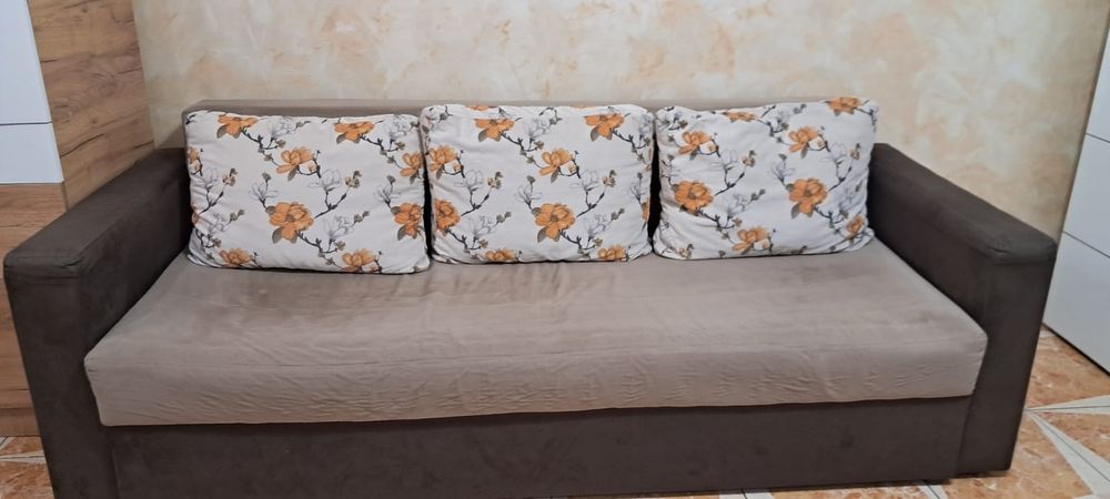 Vând 2 canapele extensibile