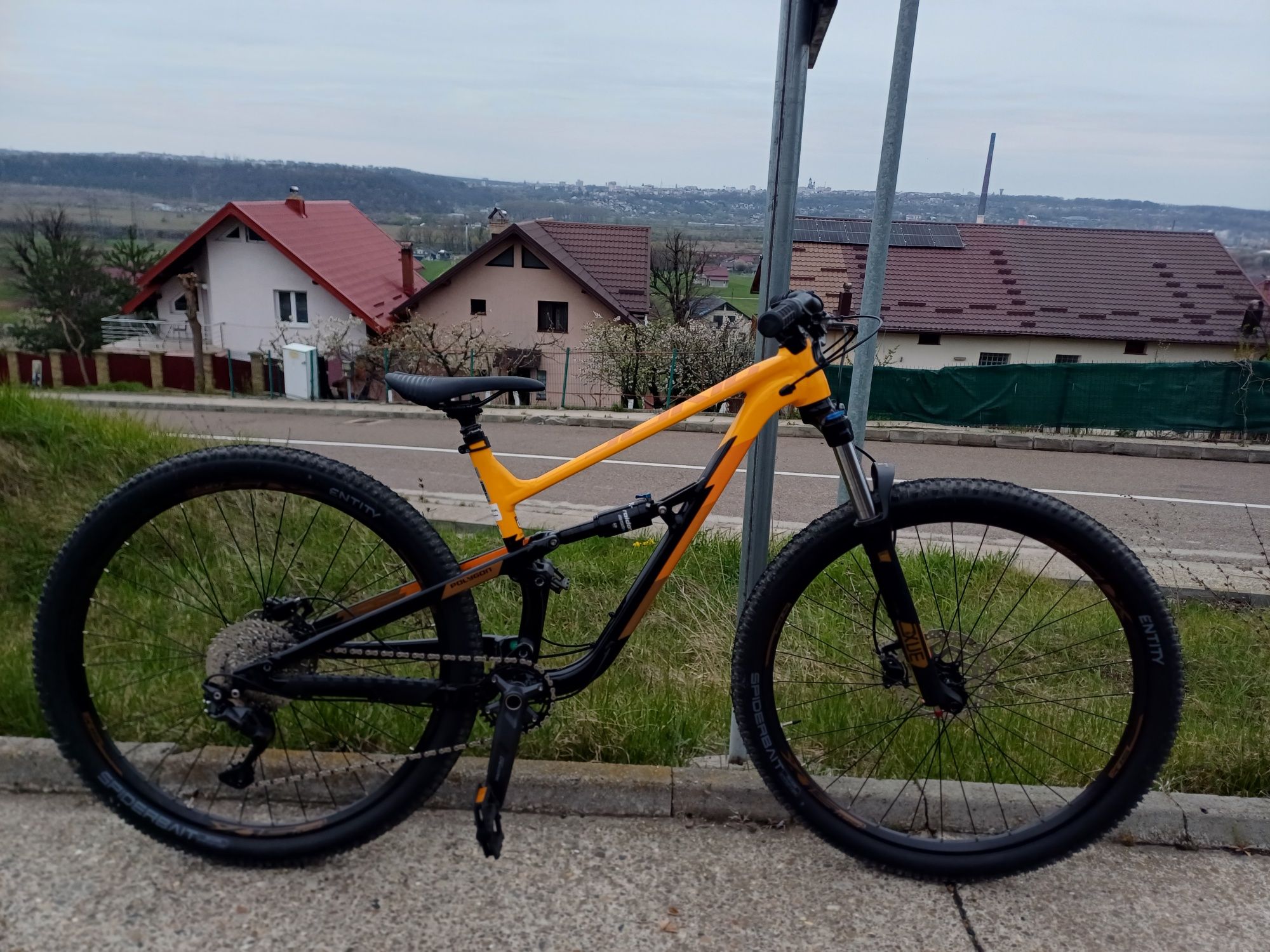 Vând Bicicleta Polygon Siskiu D6 Orange 29" GARANTIE 2 ANI
