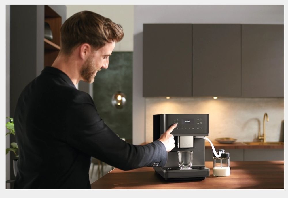 Aparat de cafea, expresor Miele CM 6560 cu wifi recipient lapte