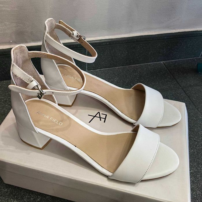 Сандали 40 номер ANNA FIELD