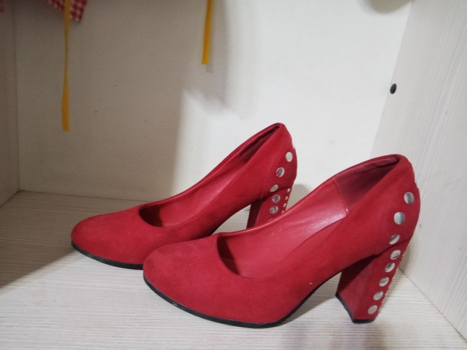Туфли, красного цвета, размер 39.