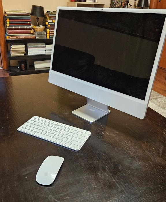 Apple iMac 24" cu procesor M4 16gb RAM 256 gb SSD