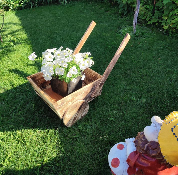 Декоративная подставка- тележка