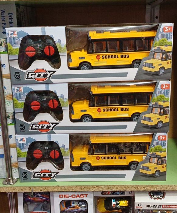 Автобус школьный на радиоуправлении