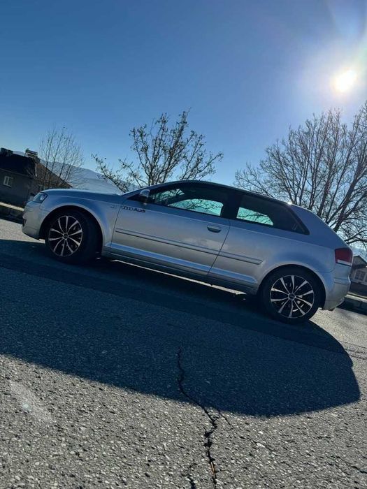 Лек автомобил Audi A3