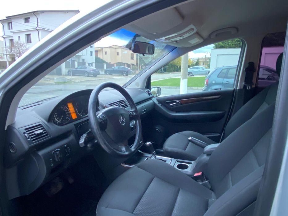 Vand Mercedes A150 Facelift 175000 km cutie automată