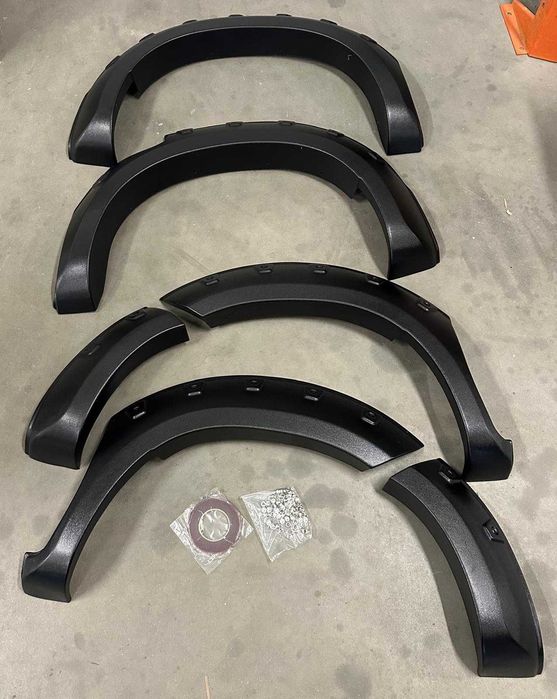Overfendere de Toyota hilux Vigo 2005-2012 CU SURUBURI DECORATIVE