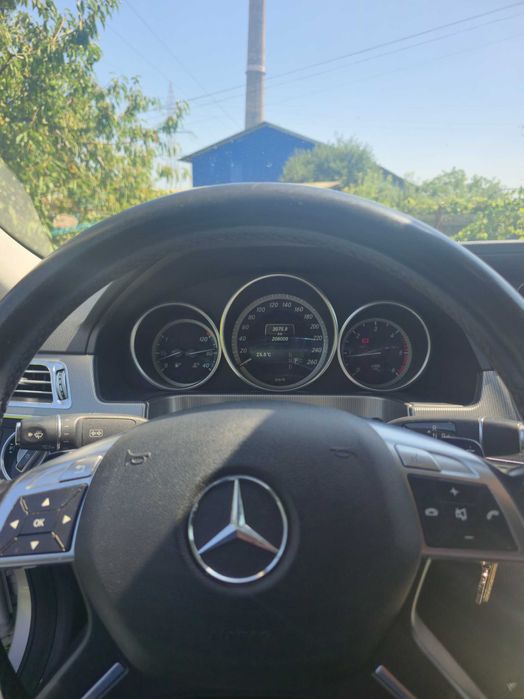 Mercedes  Benz E 220