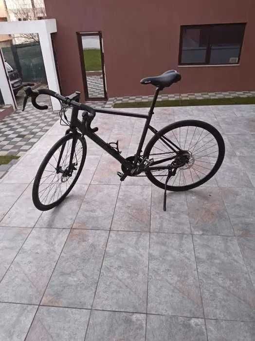 Vând cursieră Triban
