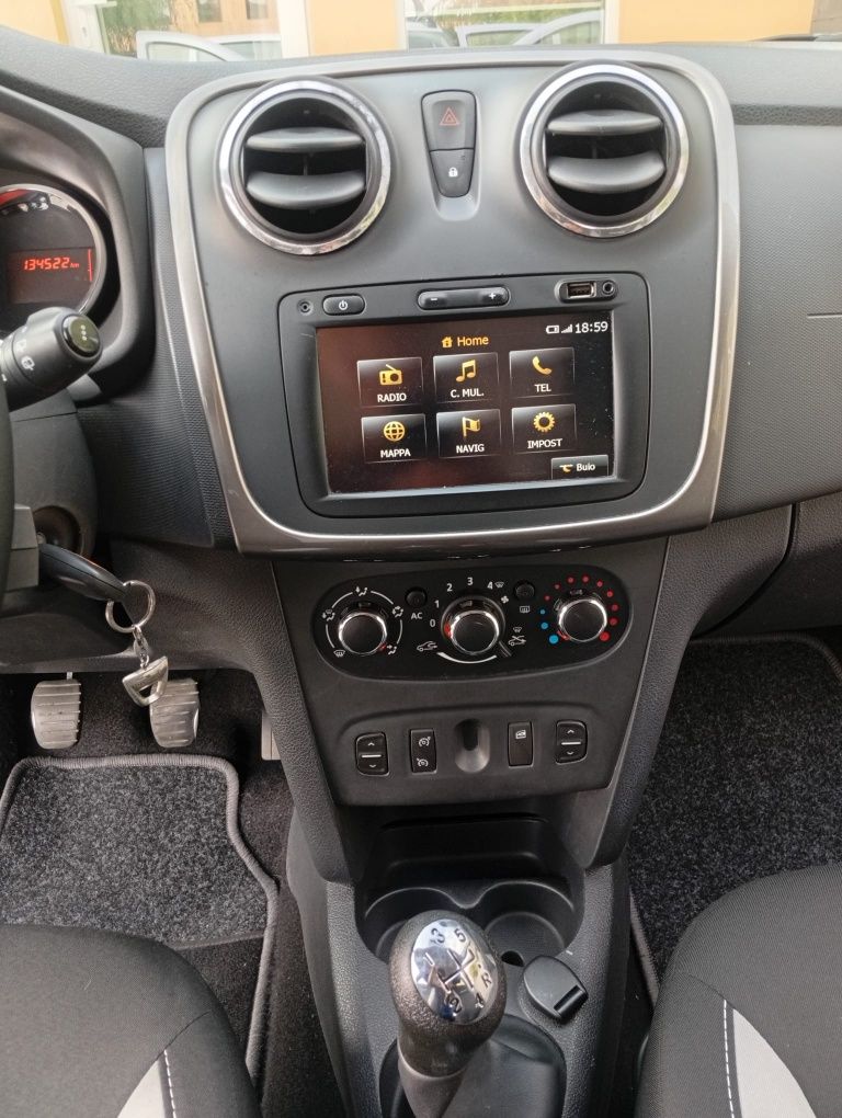 Vând Dacia Sandero Stepway an 2014 motor 0.9 90 cai