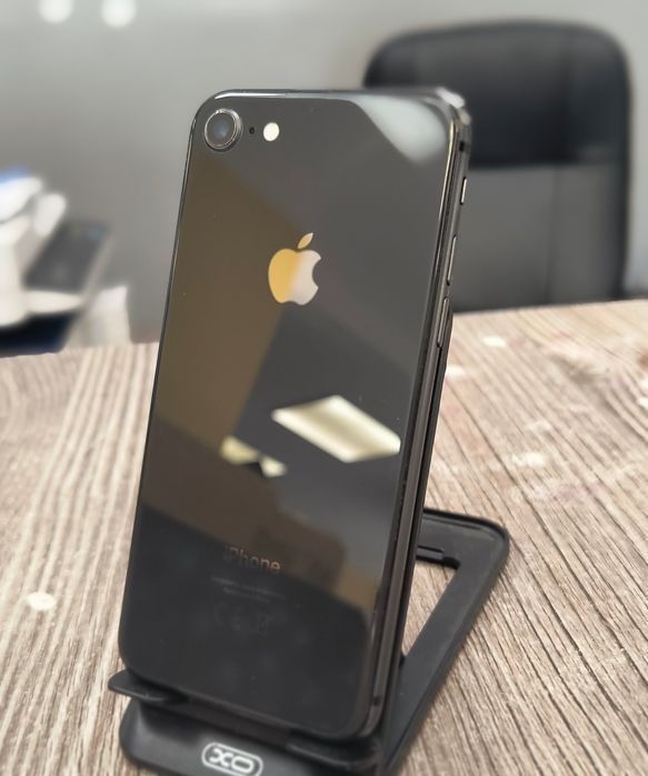 iPhone 8 64GB / 83% батерия