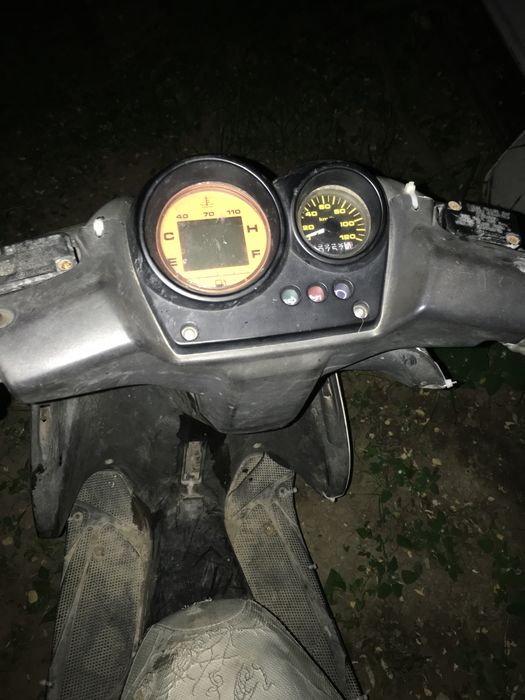 De vanzare scuter iamaha aierox 2000 de lei mai scuterul e functie bun
