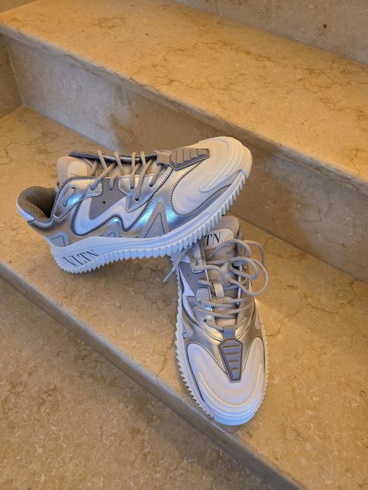 Valentino Garavani wade runner
