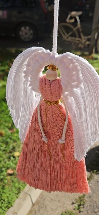 Ръчно изработено ангелче – символ на закрила и любов