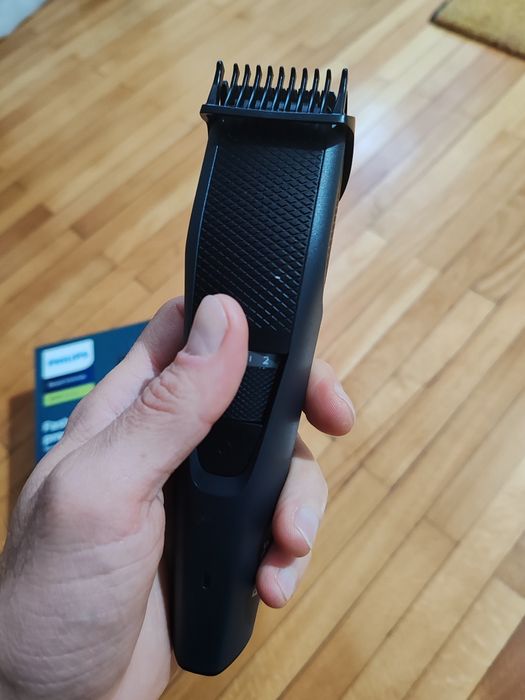 Vand masina tuns barba.