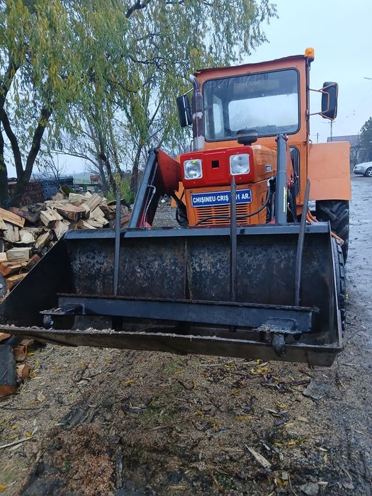 Tractor u 650 cu incarcator