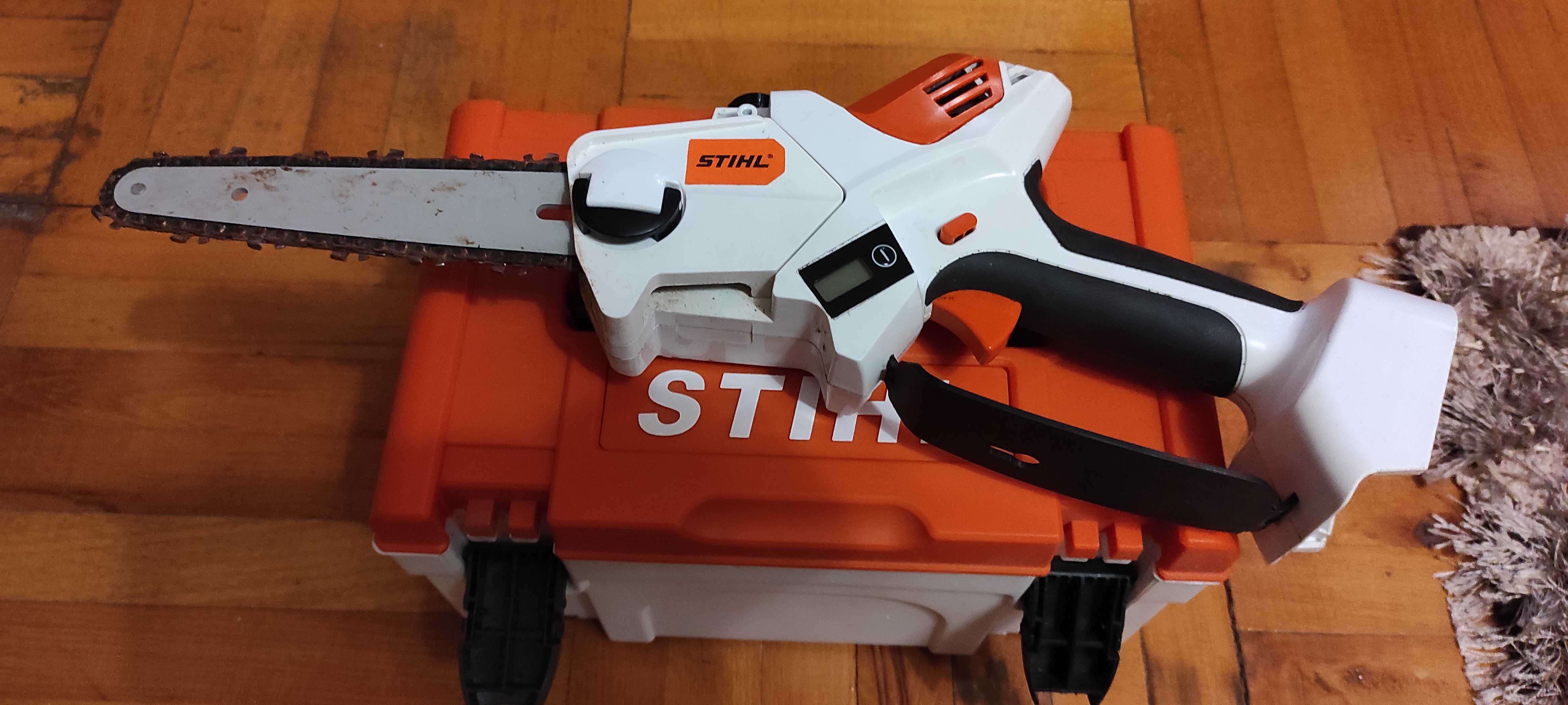 Продавам две батерий Stihl 8Ah + зарядно