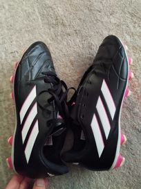 Футболни обувки като нови