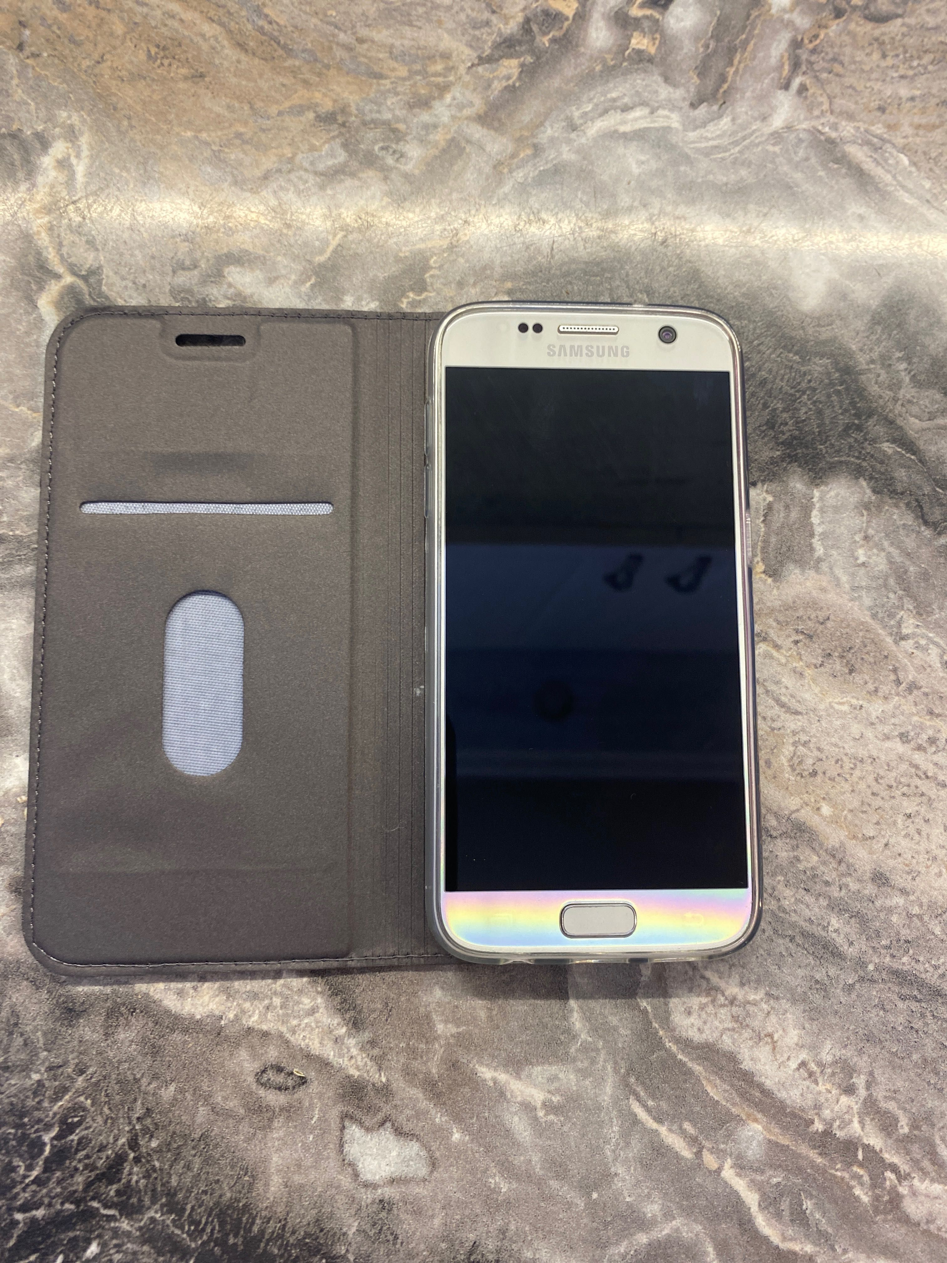 Samsung galaxy S7  (като нов, използван от човек, който с пази тел..