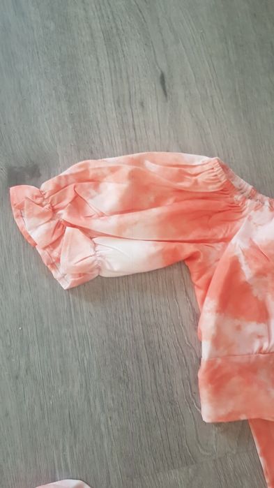 Top scurt MISSGUIDED nou fara eticheta mar 36 dar merge si la 38