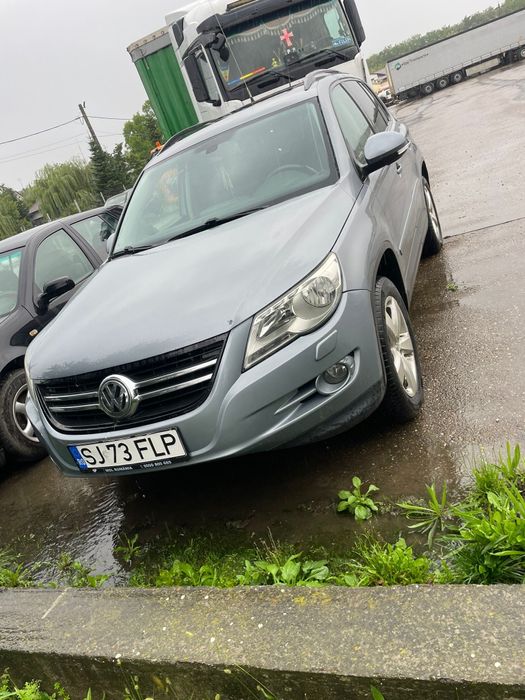 Vând tiguan 4x4 .