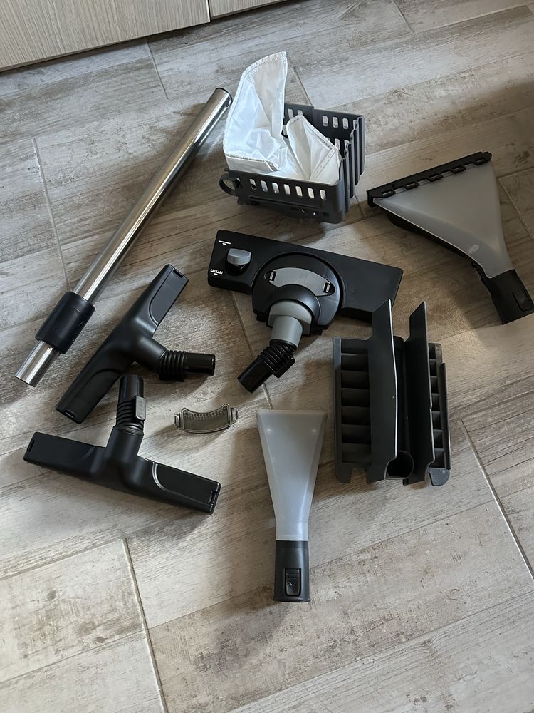 Aspirator cu spalare BOSCH AquaWash&Clean BWD41720