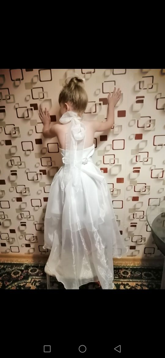 Нарядное платье возраст 5-8 лет.