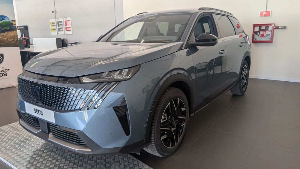 Peugeot 5008 Noul Peugeot 5008 SUV Allure 1.2 HYBRID 145 CP