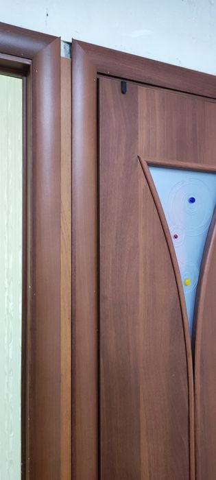 Продам двери каждая по 1000