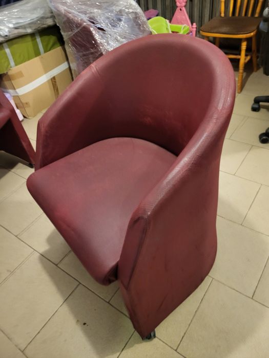 Продавам фотьойл / кожен стол на колела