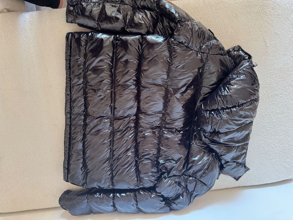 Чисто ново яке на Moncler