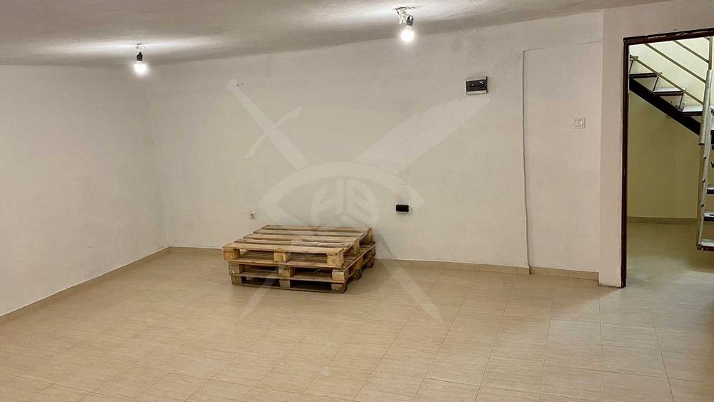 Продава се Магазин в Бургас, Център - 122 кв.м за 1357 €/кв.м - Снимка #1