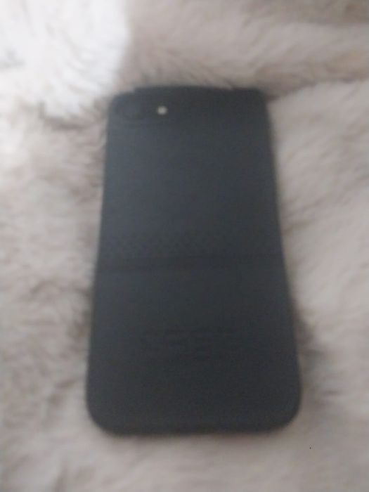 Айфон SE с каробкой и с чехлами