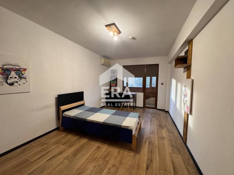 Тристаен обзаведен апартамент над парк Възраждане и бул. Трети март с