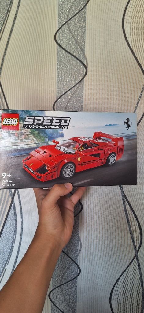 Продам оригинальный Lego Ferrari f40 от коллекции Speed Champions